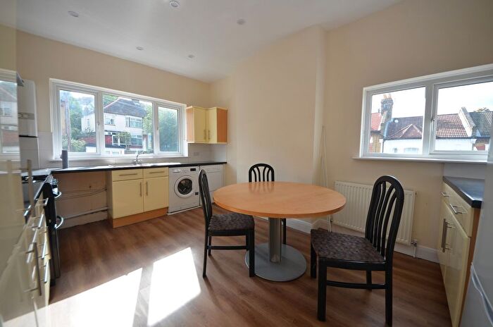 2 Bedroom Flat To Rent In Hillcourt Road, Dulwich, SE22