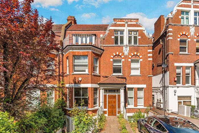 3 Bedroom Flat For Sale In Langland Gardens, Hampstead, NW3