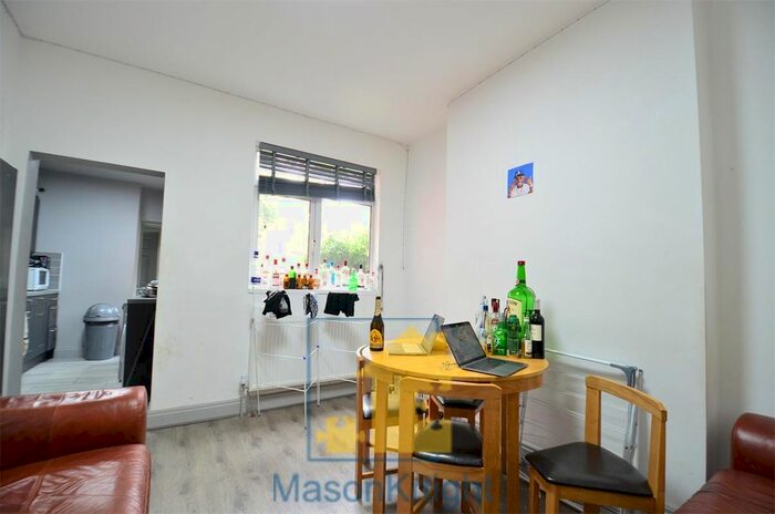 5 Bedroom Semi-Detached House To Rent In Umberslade Road, Selly Oak, Birmingham, B29