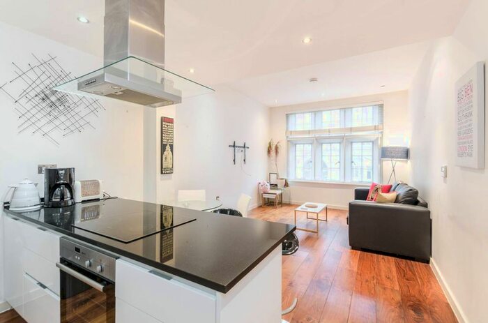 2 Bedroom Flat To Rent In Berners Street, Fitzrovia, London, W1T