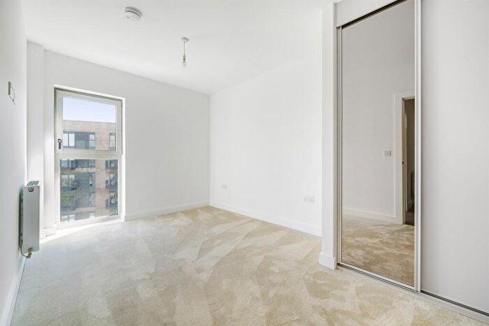 2 Bedroom Apartment To Rent In Flagstaff Road, Reading, RG2