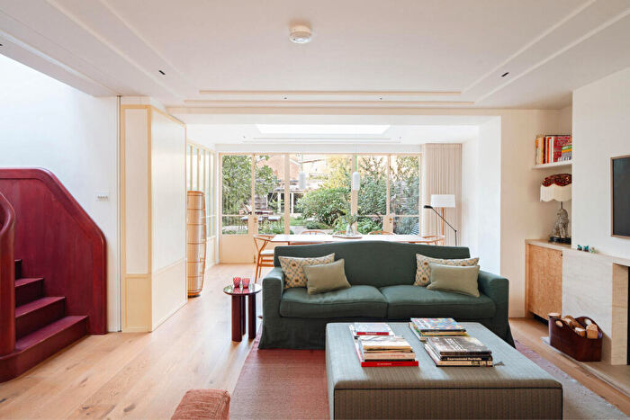 House For Sale In Englefield Road, London, N1