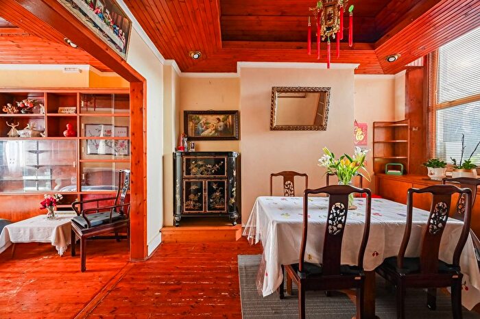 5 Bedroom Terraced House For Sale In Crossley Street, Highbury And Islington, London, N7