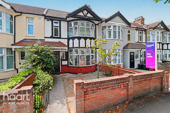 3 Bedroom Terraced House For Sale In Suttons Avenue, Hornchurch, RM12