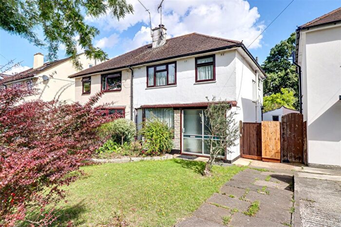 3 Bedroom Semi-detached House For Sale In Broomfield Avenue, Leigh-On-Sea, SS9