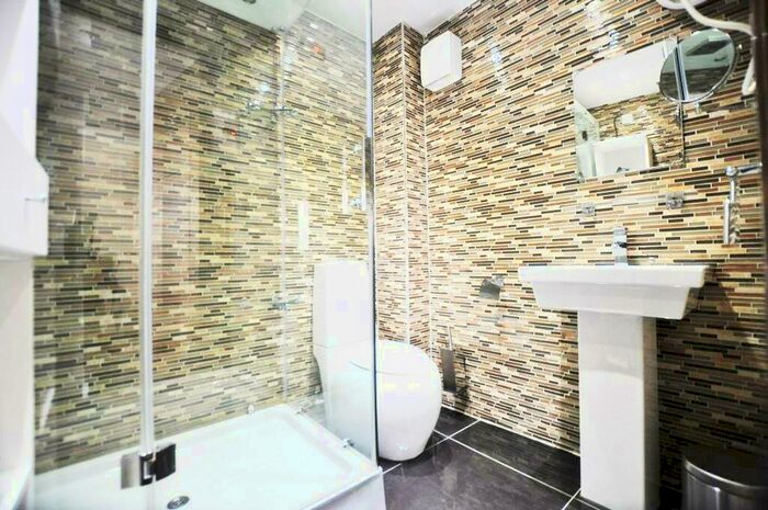 3 Bedroom Flat To Rent In Commercial Road, London, E1