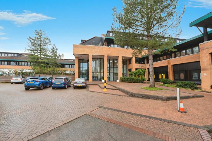 2 Bedroom Flat For Sale In Whitchurch Lane, Bristol, BS14