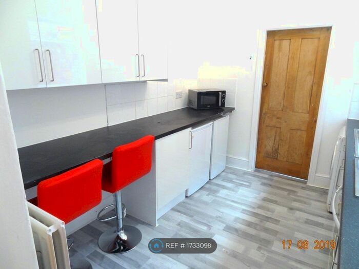 2 Bedroom Flat To Rent In Jesmond, Newcastle Upon Tyne, NE2