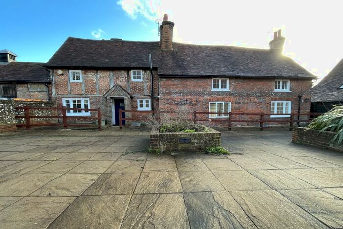 4 Bedroom House To Rent In Fagnall Lane, HP7