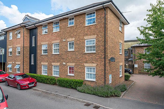 2 Bedroom Flat To Rent In Fourdrinier Way, Hemel Hempstead, HP3