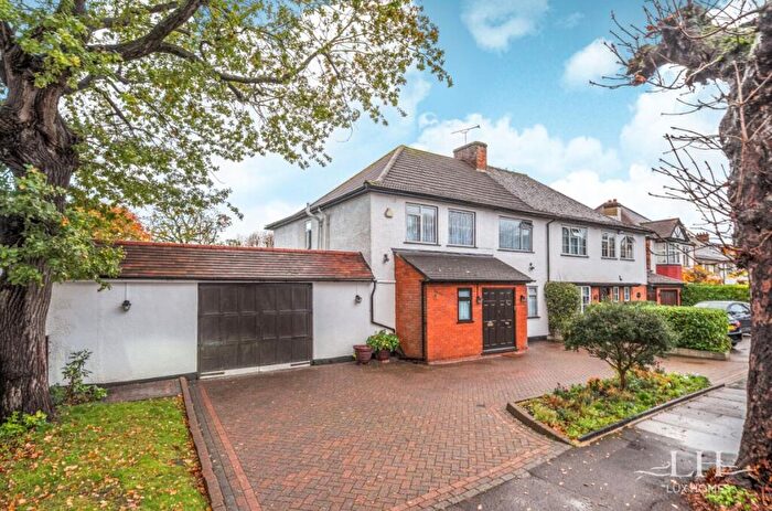 4 Bedroom Semi Detached House For Sale In Crossways, Gidea Park, RM2