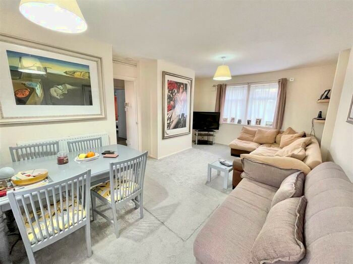 2 Bedroom Flat To Rent In Okebourne Road, Brentry, Bristol, BS10