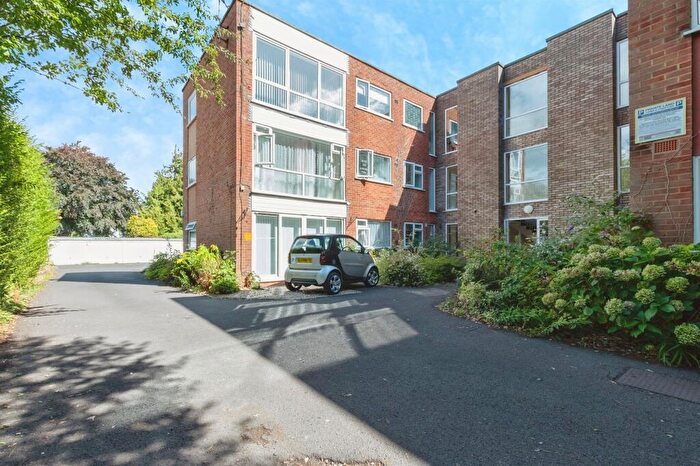 2 Bedroom Flat For Sale In Richmond Park Road, Bournemouth, BH8