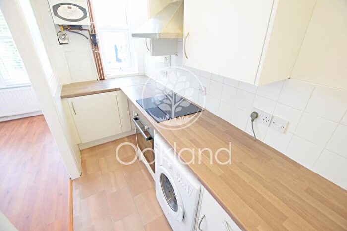 1 Bedroom Flat To Rent In De Vere Gardens, Ilford, IG1