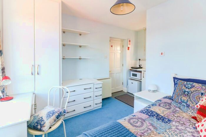 Flat To Rent In Eynsham Road Botley, OX2