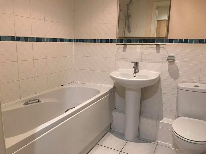 1 Bedroom Flat To Rent In Warren Close, CB2