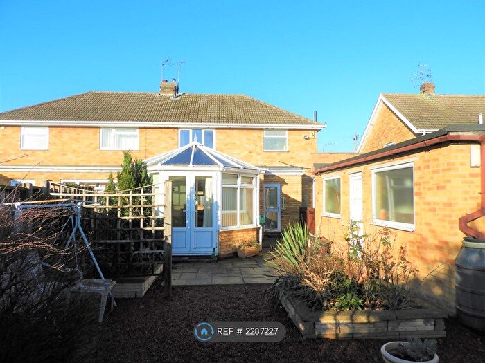 3 Bedroom Semi-Detached House To Rent In Charnwood Drive, Doncaster, DN4