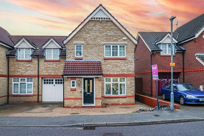 3 Bedroom Semi Detached House For Sale In Swallow Close, Rayleigh, SS6