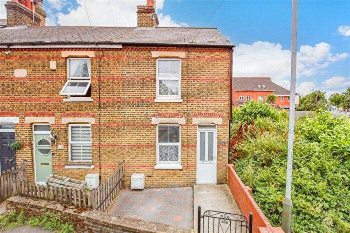 2 Bedroom End Terrace House For Sale In New Hythe Lane, Larkfield, Kent, ME20