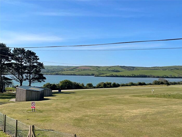 3 Bedroom Maisonette For Sale In Trevorder Rd, Torpoint, Cornwall, PL11