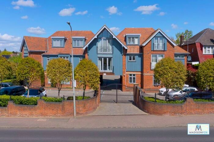 2 Bedroom Flat To Rent In Manor Road, Chigwell, IG7