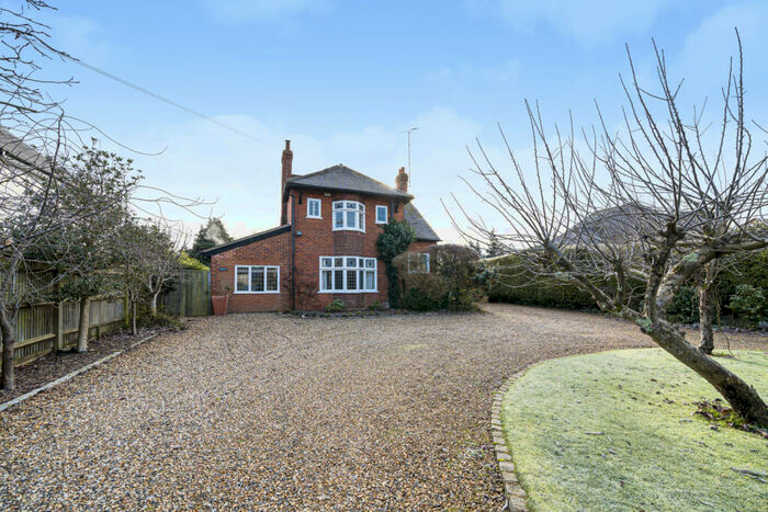 4 Bedroom Detached House To Rent In Greys Road, Henley-on-Thames, Oxfordshire, RG9