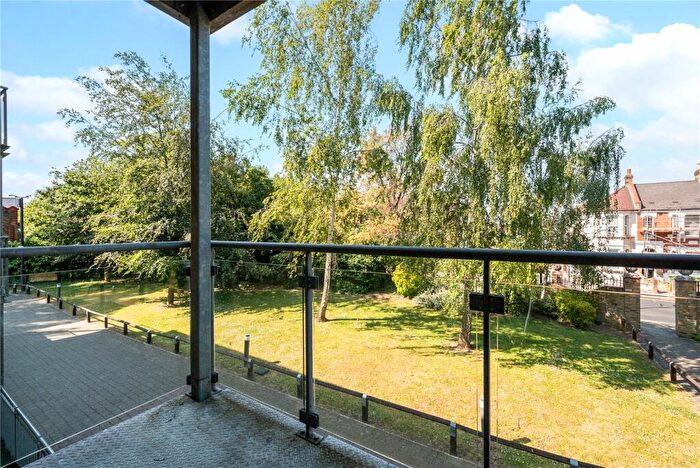 2 Bedroom Apartment To Rent In Hither Green Lane, London, SE13