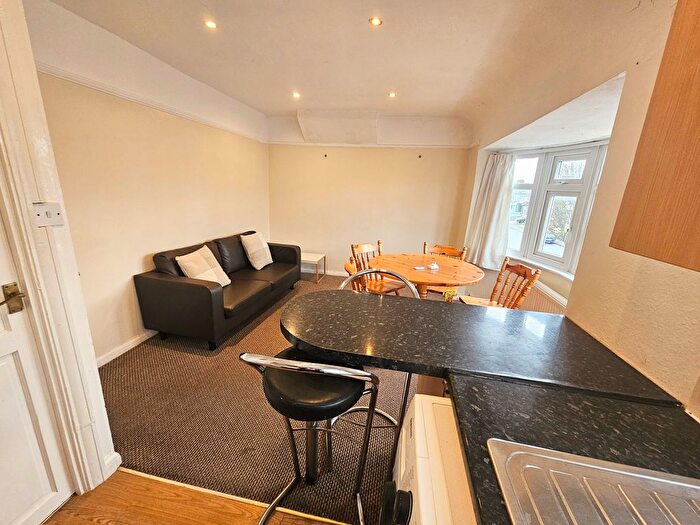 1 Bedroom Flat To Rent In Bourne Avenue, Hayes, UB3