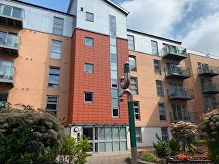 2 Bedroom Flat To Rent In Queen Mary Avenue, E18