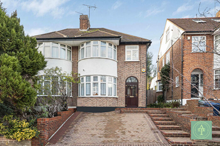 3 Bedroom Semi Detached House For Sale In Lincoln Avenue, Southgate, London, N14