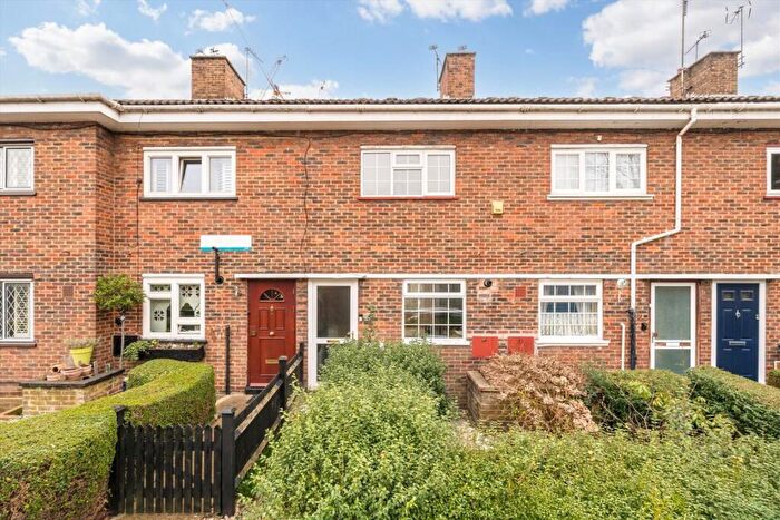 2 Bedroom Terraced House To Rent In Phelp Street, Elephant & Castle, SE17