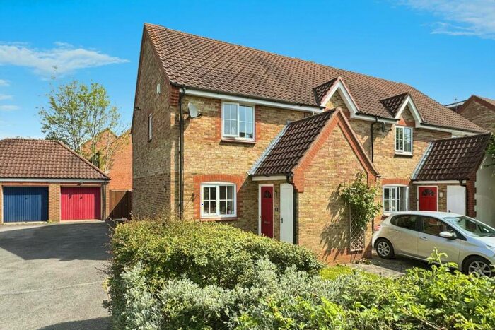 2 Bedroom End Of Terrace House To Rent In Macphail Close, Wokingham, RG40