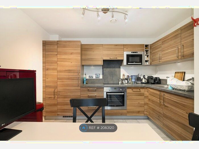 2 Bedroom Flat To Rent In Gaumont Tower, Dalston, E8
