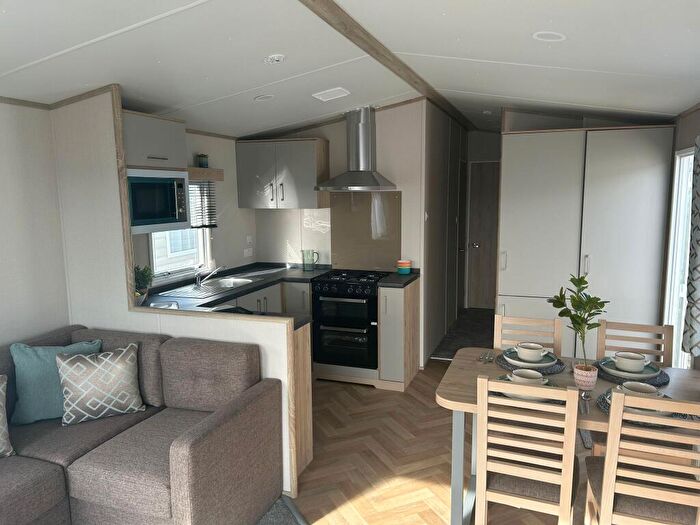 2 Bedroom Caravan For Sale In Perowne Way, Sandown, PO36