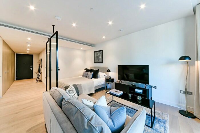 Apartment To Rent In Water Street, London, E14