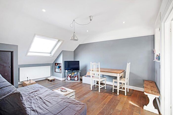 2 Bedroom Flat To Rent In Underhill Road, London, SE22