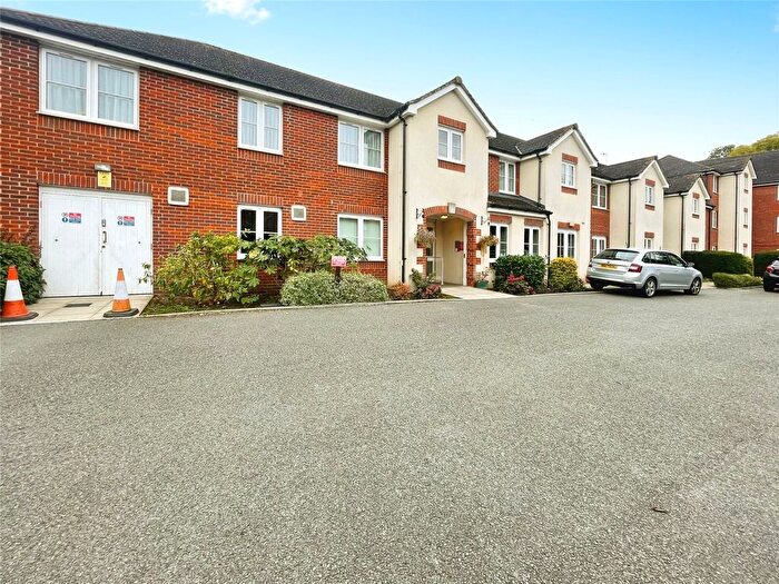 1 Bedroom Flat For Sale In Holtsmere Close, Watford, Hertfordshire, WD25