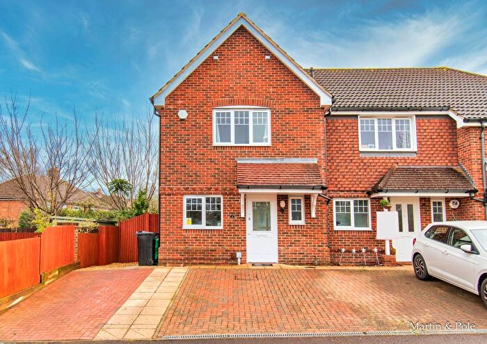 2 Bedroom End Terrace House For Sale In Heather Hill Close, Earley, Reading, RG6