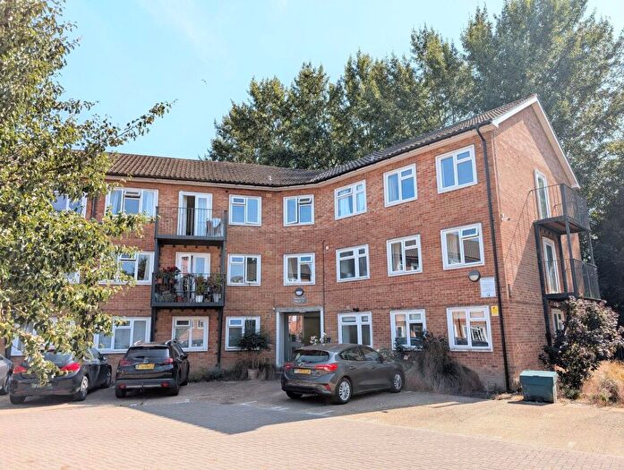 1 Bedroom Flat To Rent In Bishopric, Horsham, RH12