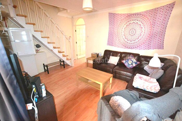 5 Bedroom Terraced House To Rent In De Beauvoir Road, Reading, RG1