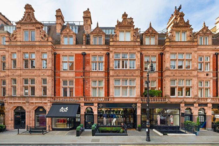 3 Bedroom Flat For Sale In Mount Street, Mayfair, London, W1K