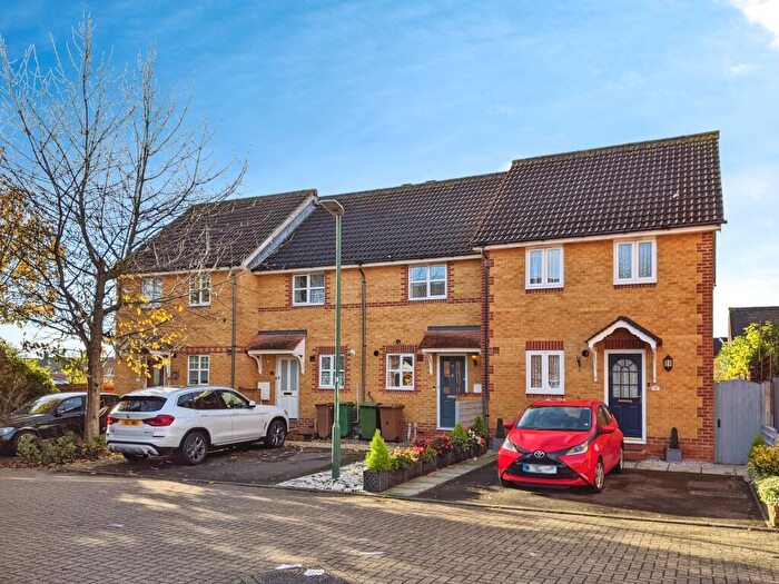 2 Bedroom House To Rent In Bakers Gardens, Carshalton, SM5