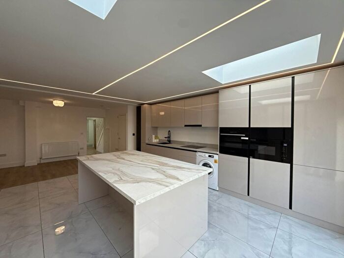 5 Bedroom Semi Detached House For Sale In Bullhead Road, Borehamwood, WD6