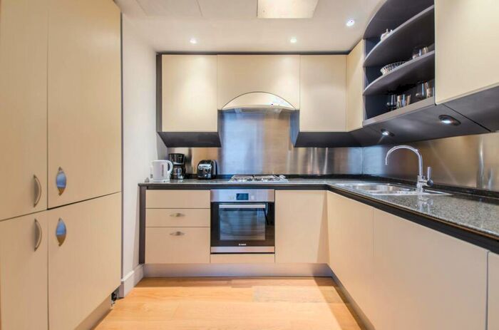 2 Bedroom Flat To Rent In Westferry Circus, Canary Wharf, London, E14