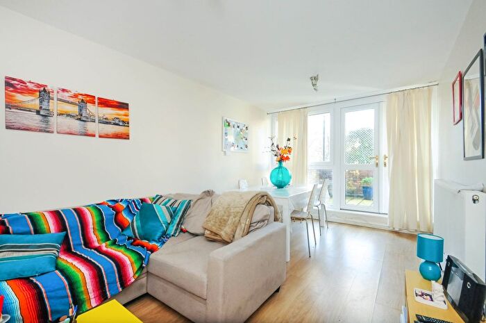 1 Bedroom Flat To Rent In The Platt, Putney, London, SW15