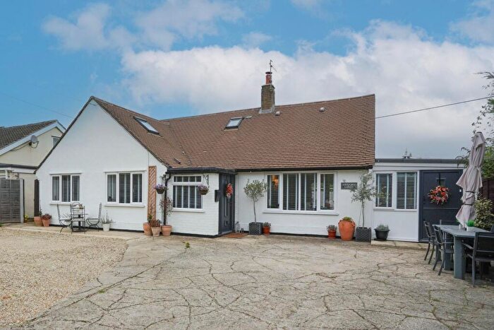 5 Bedroom Detached Bungalow For Sale In Ducklington Lane, Witney, OX28