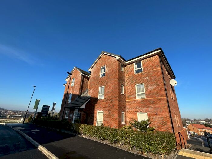 2 Bedroom Flat To Rent In Godric Road, Newport, PO30