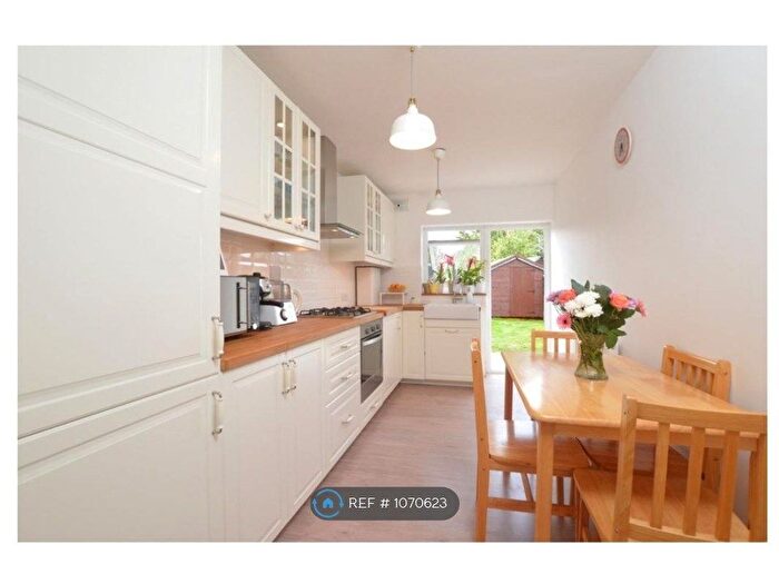 2 Bedroom Maisonette To Rent In Clewer Crescent, Harrow, HA3