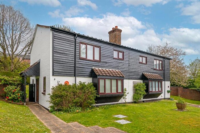 2 Bedroom Semi Detached House For Sale In Haigh Crescent, Redhill, Surrey, RH1