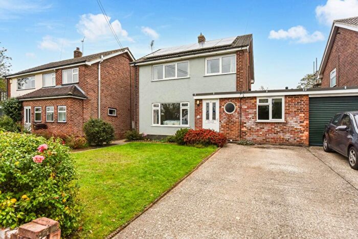 3 Bedroom Detached House For Sale In Tilmore Gardens, Petersfield, Hampshire, GU32